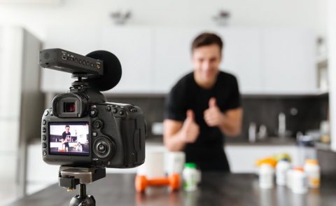 Empresas recorrem a micro influenciadores para divulgarem seus produtos e serviços durante a pandemia
